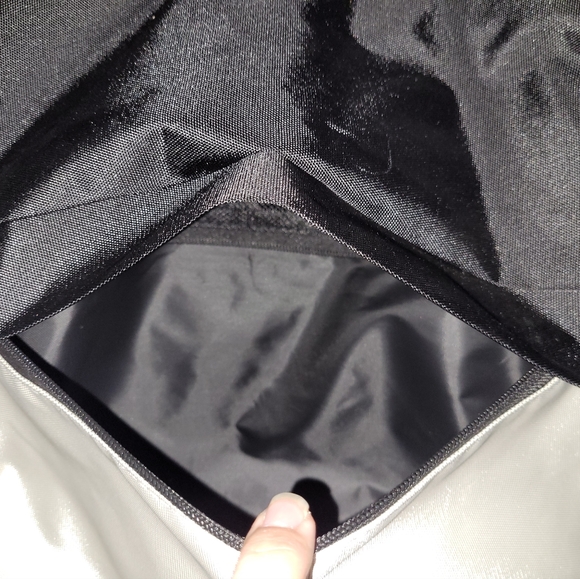 Brand new GUESS BAG - Picture 2 of 9